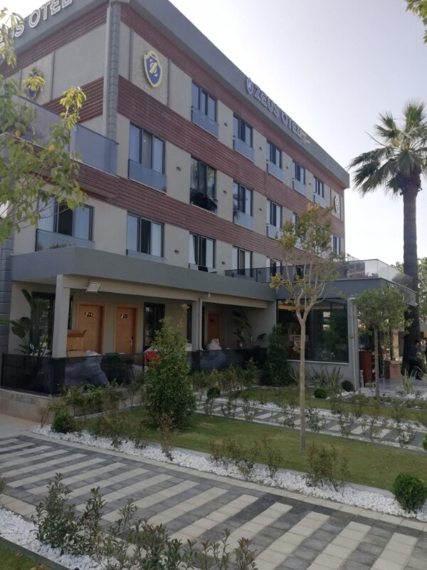 Zeus Otel Güzelçamlı
