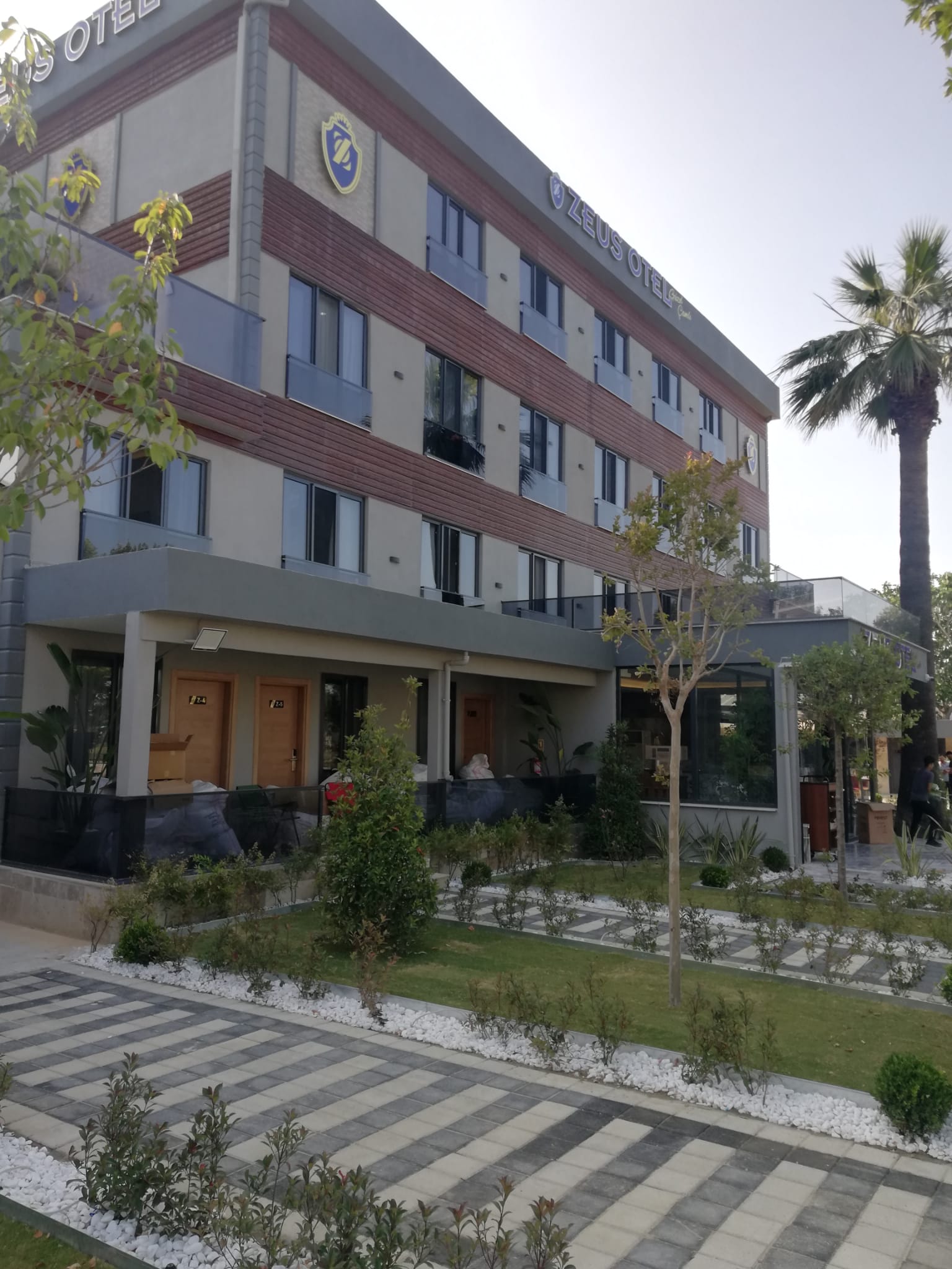 Zeus Otel Güzelçamlı