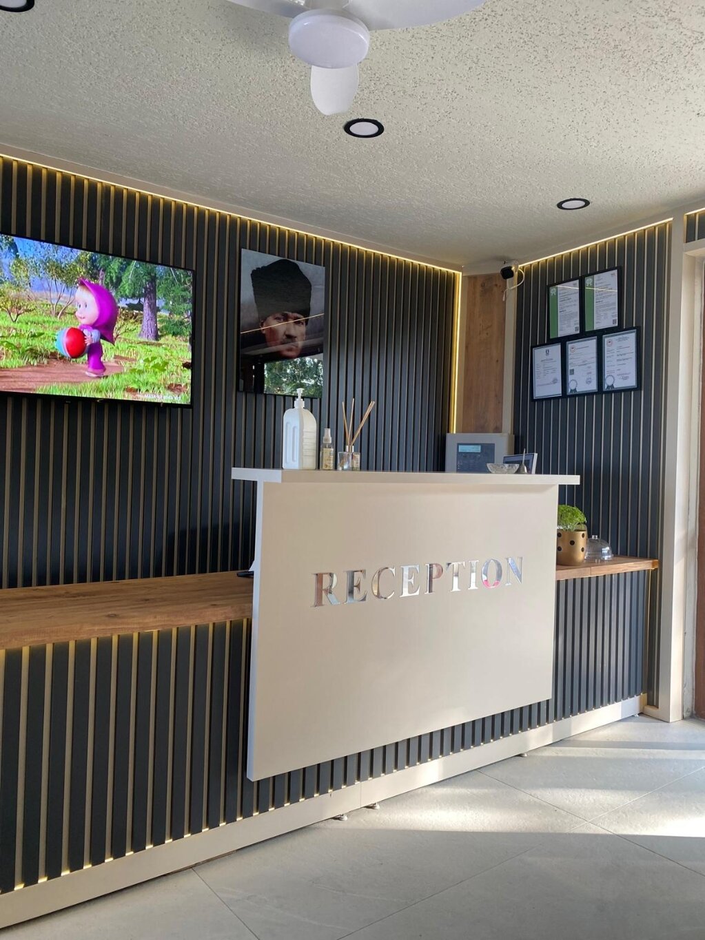 Deniz 61 Otel · 8