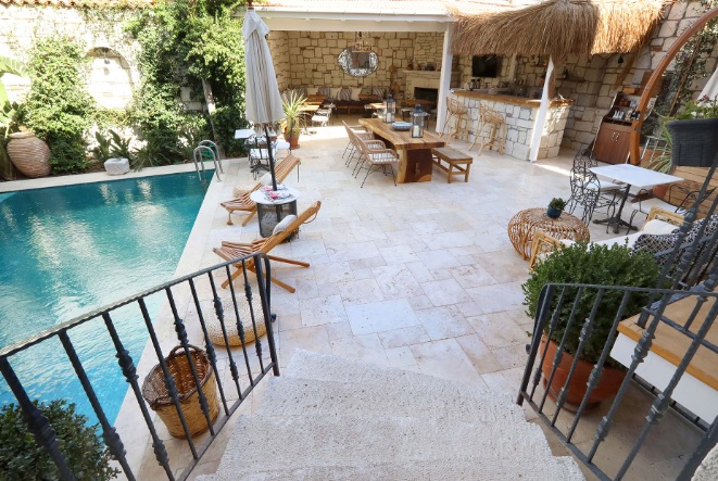 Alachi Hotel