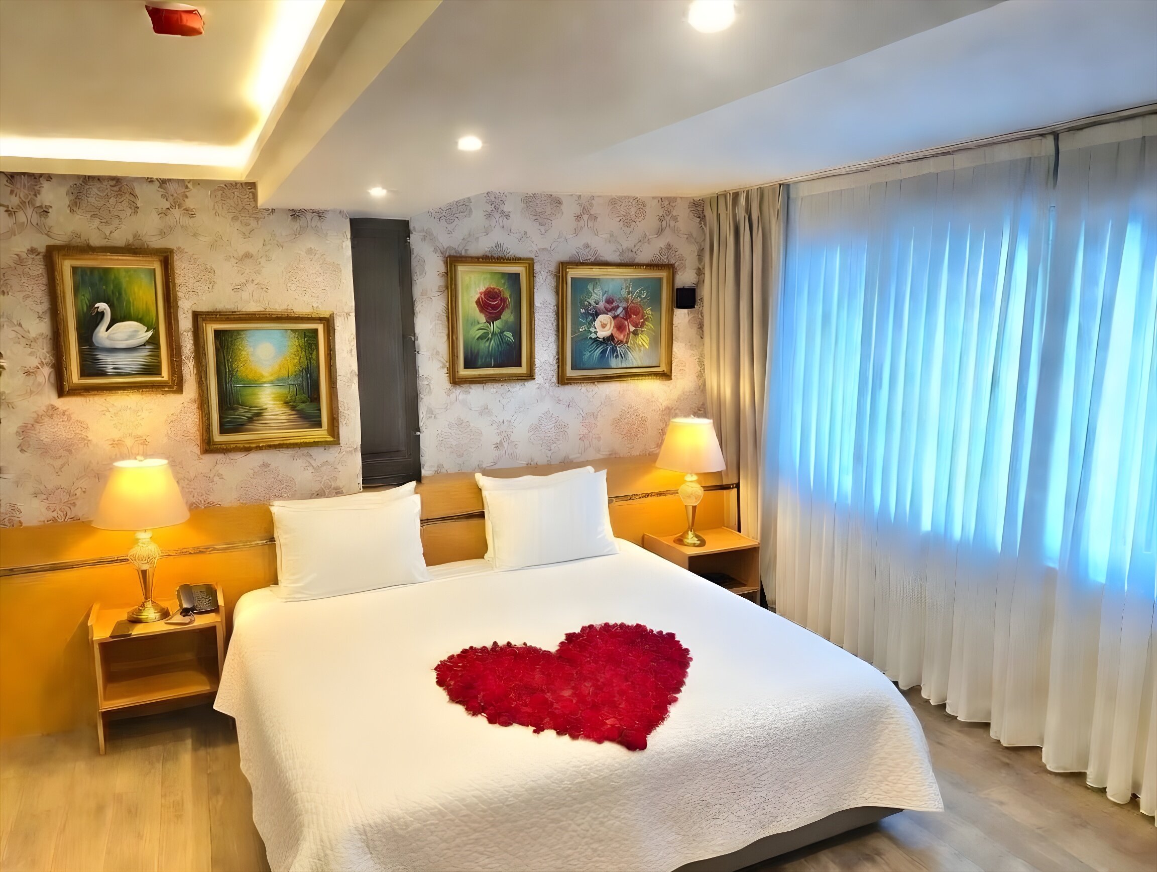 Honeymoon Suite