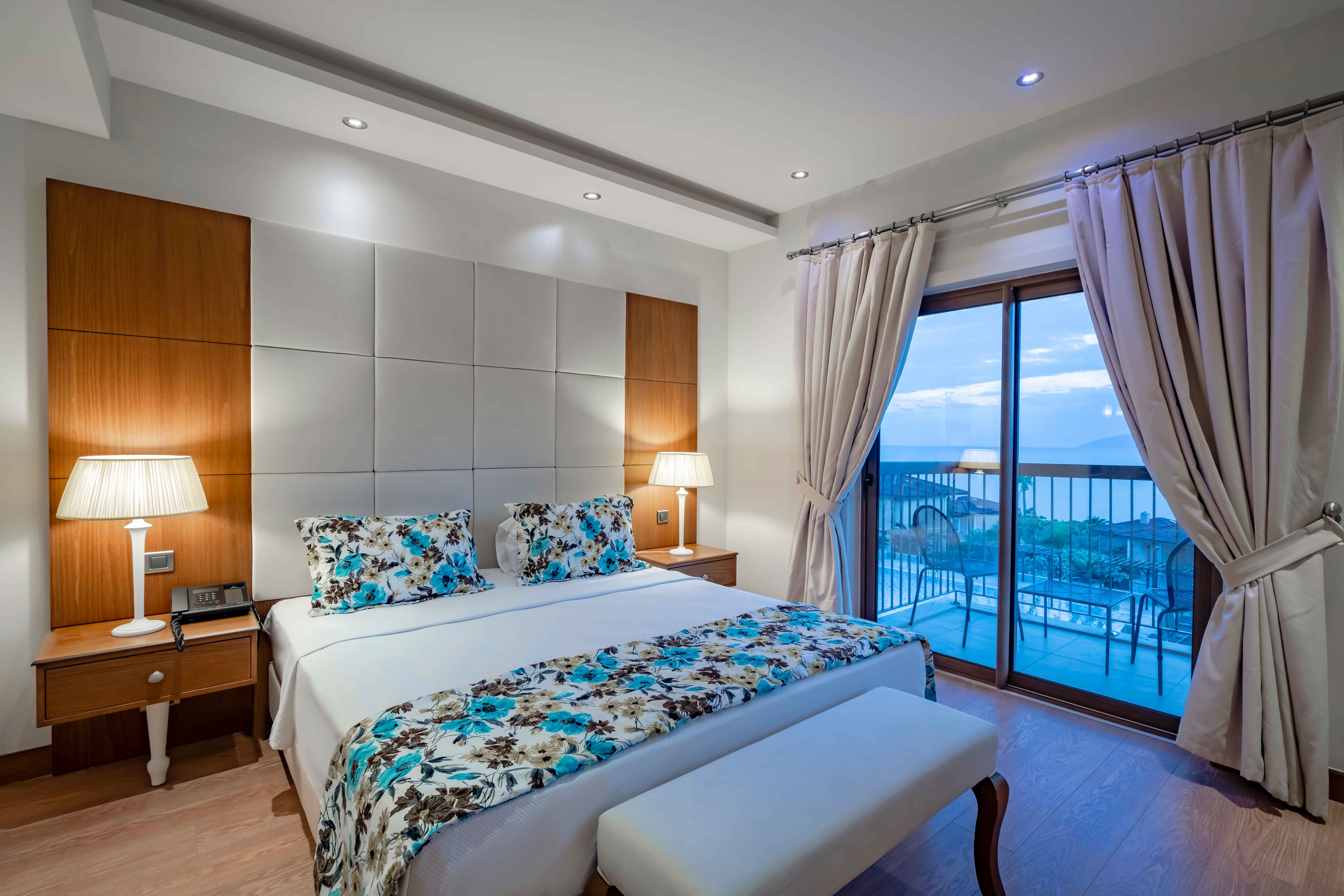 Superior Club Room