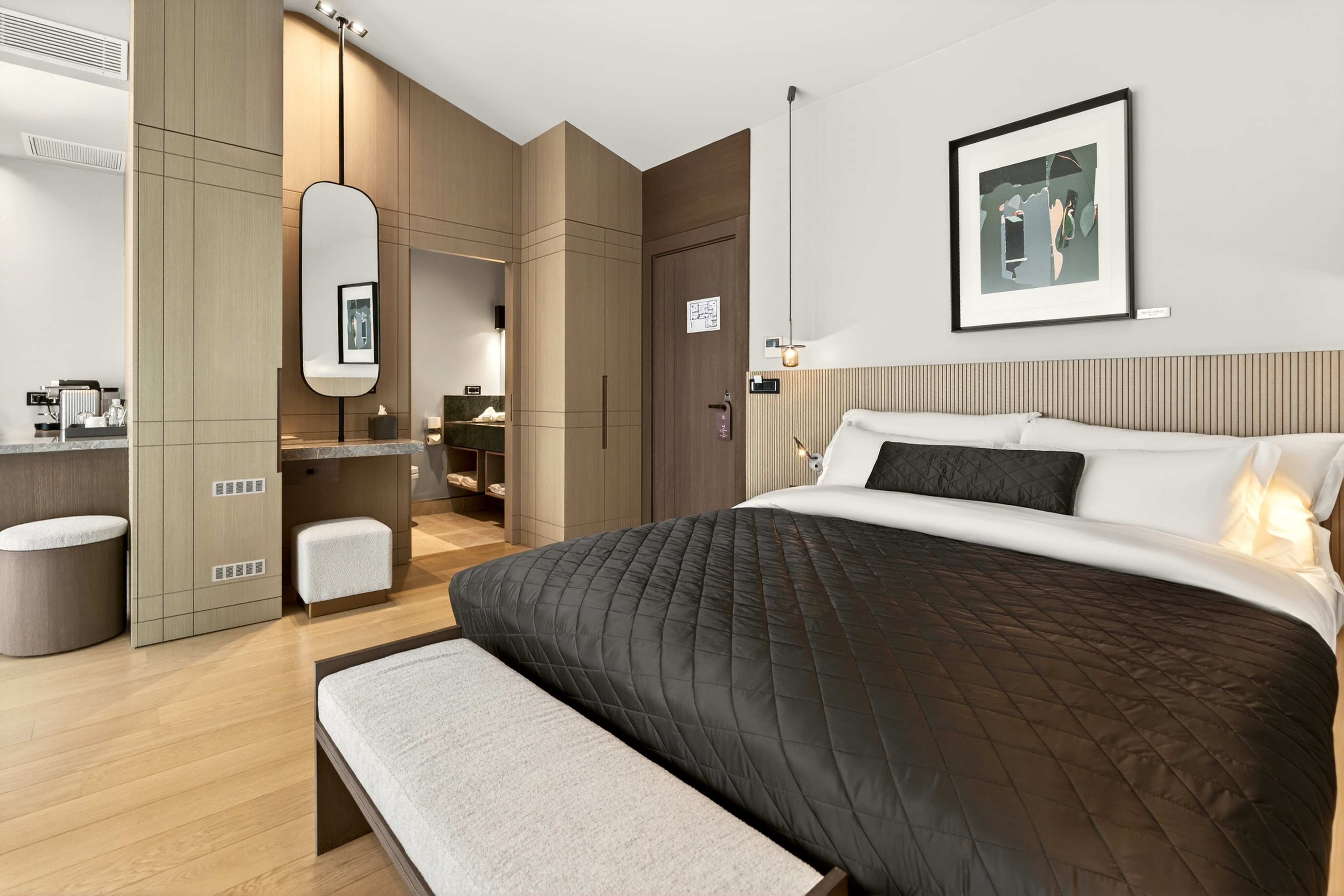 Suite Room w/ Sea View & Balcony