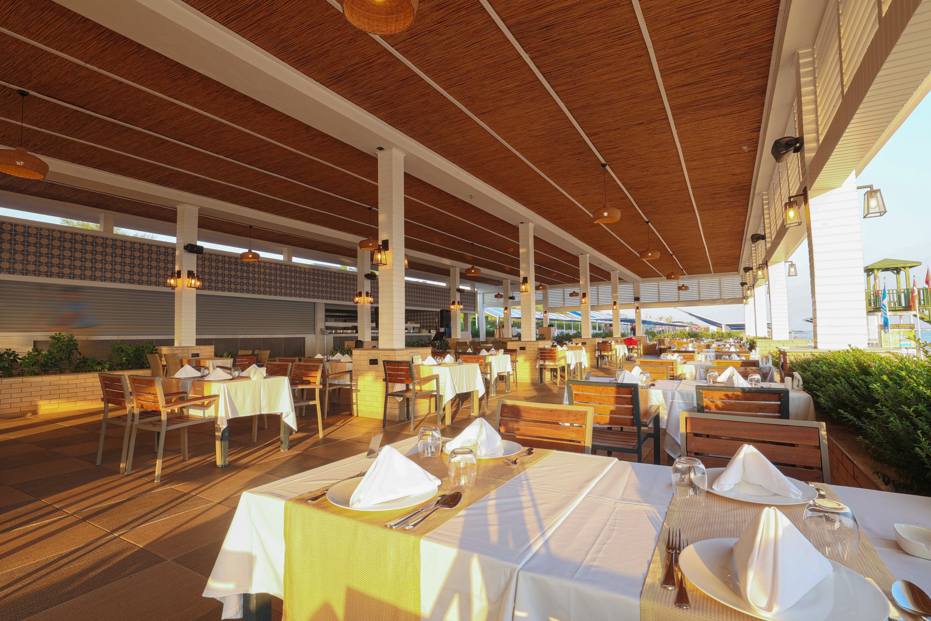 Crystal Admiral Resort Suites & Spa