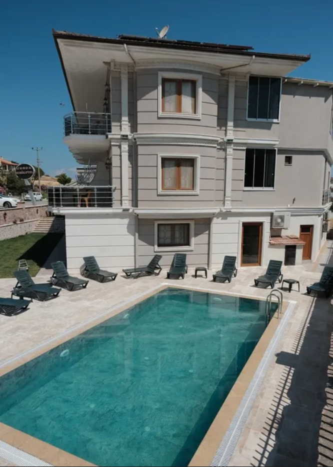 Cunda Demir Otel