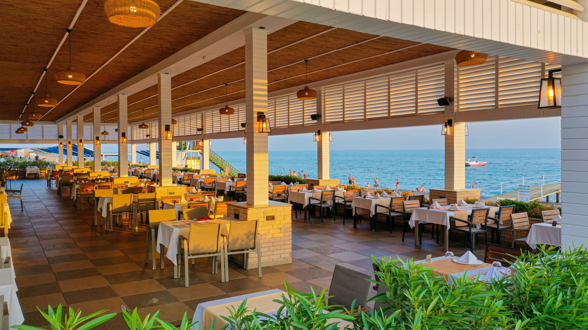 Crystal Admiral Resort Suites & Spa