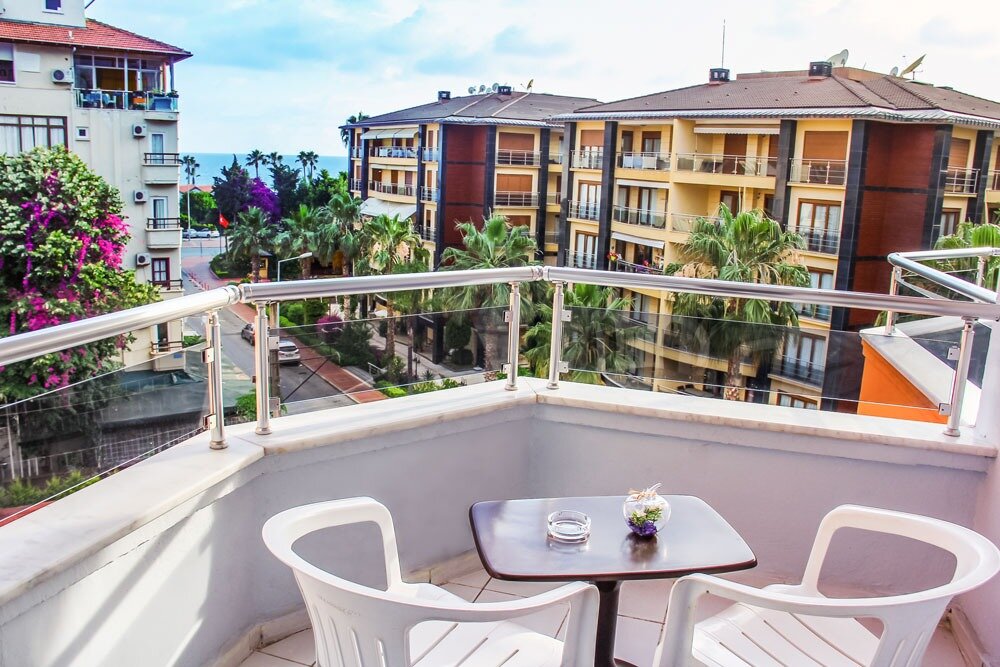Yaman Life Hotel