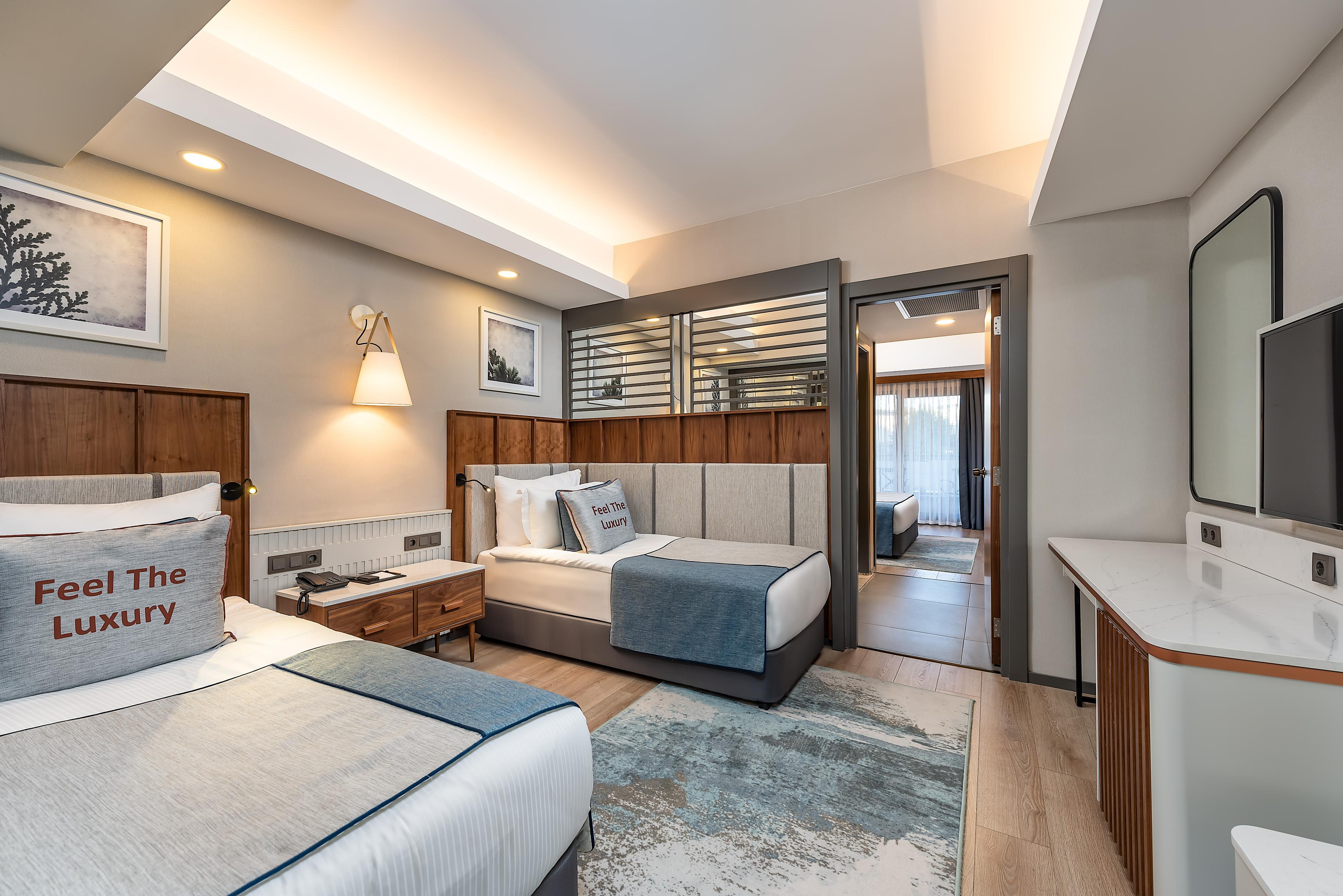 Family 2+1 Apartment Room, Partial Bosphorus View