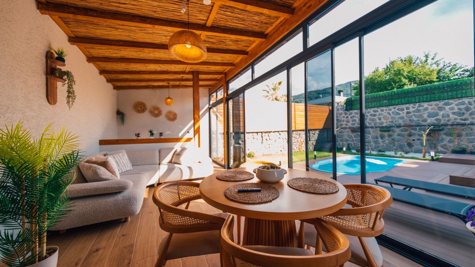 Deluxe Bungalov (Jakuzili, Isıtmalı Havuzlu)