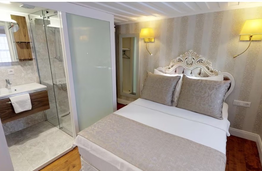 Economy Room