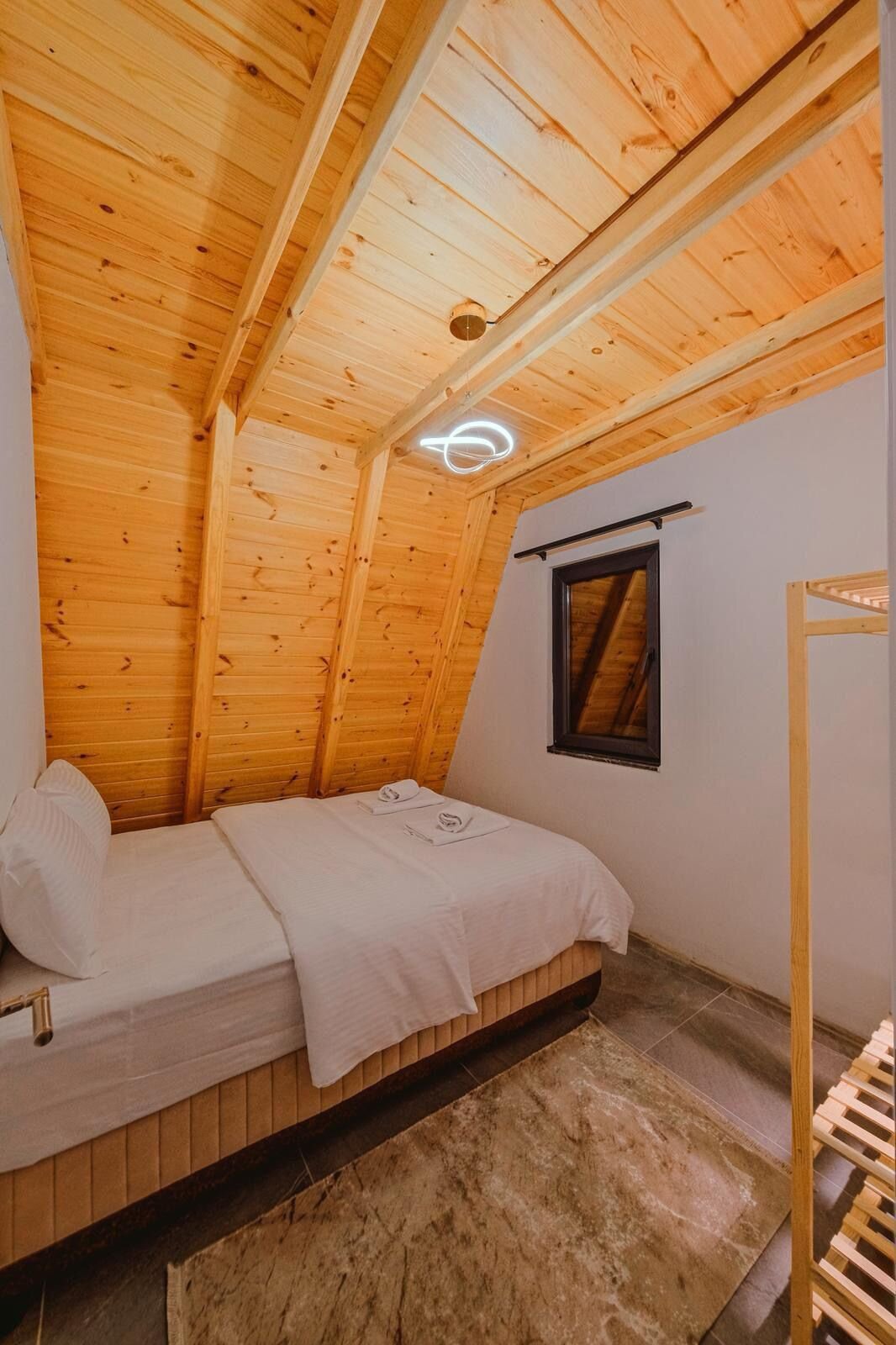 2+1 Özel Havuzlu Jakuzili Bungalov