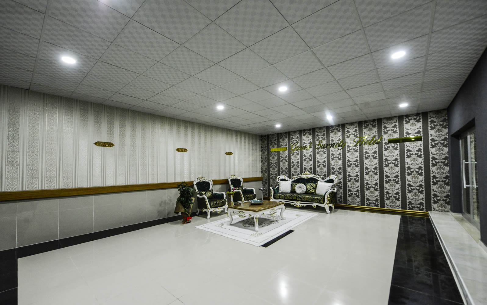 Grand Surmely Hotel