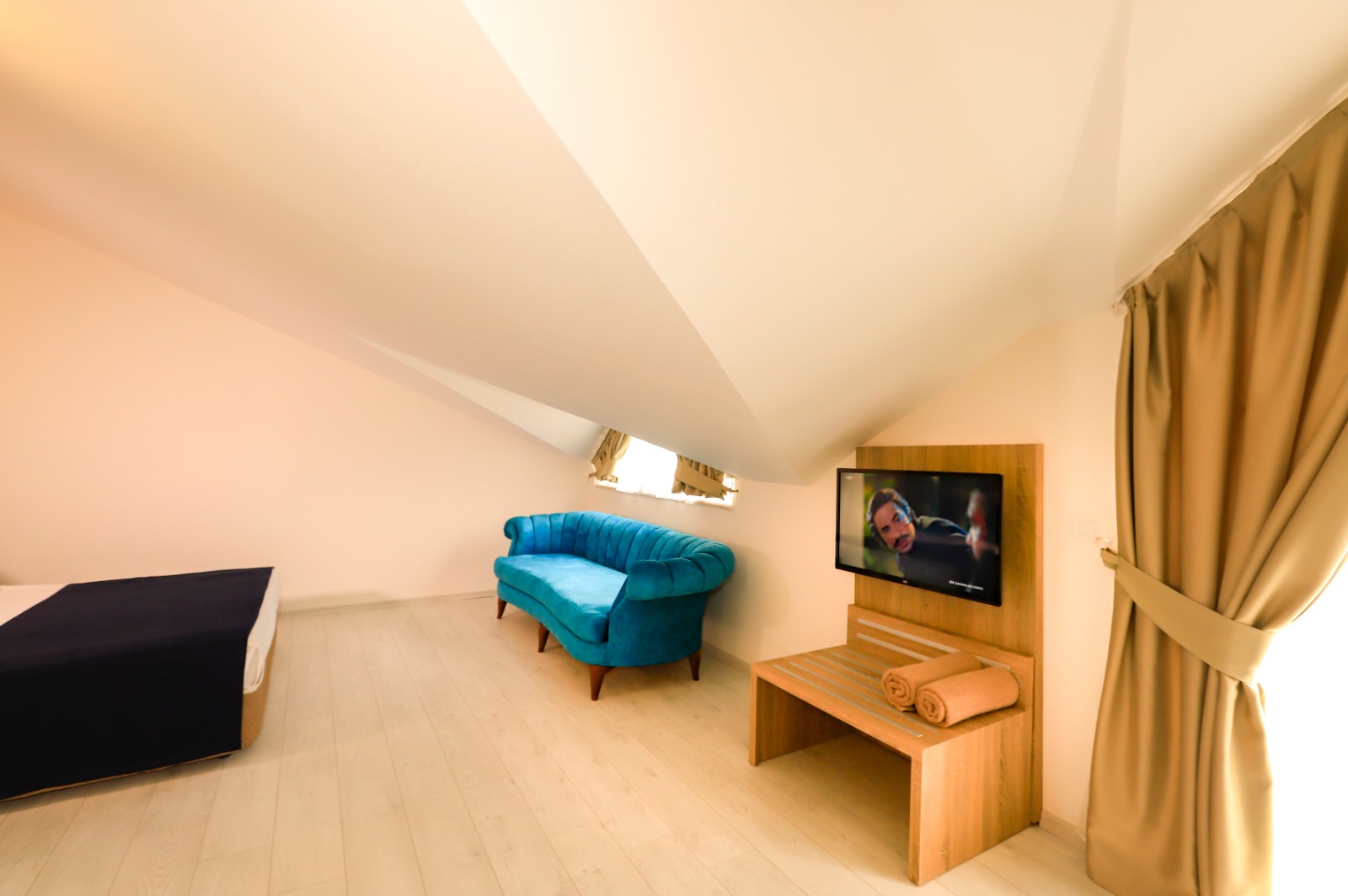 Deluxe Bungalov Oda, Havuz Manzaralı (Jakuzi)