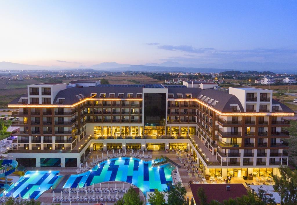 Glamour Resort & Spa