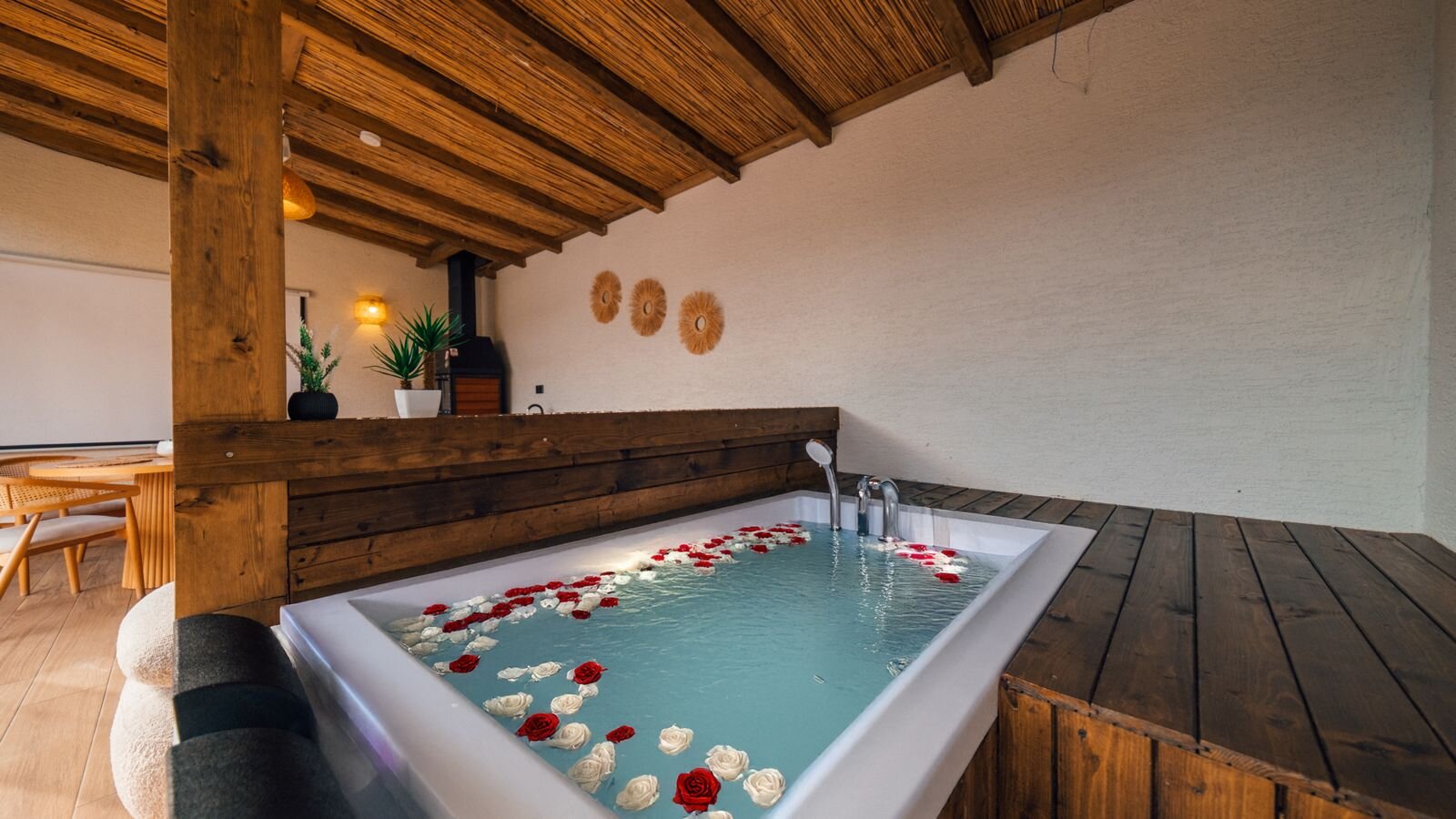 Deluxe Bungalov (Jakuzili, Isıtmalı Havuzlu)