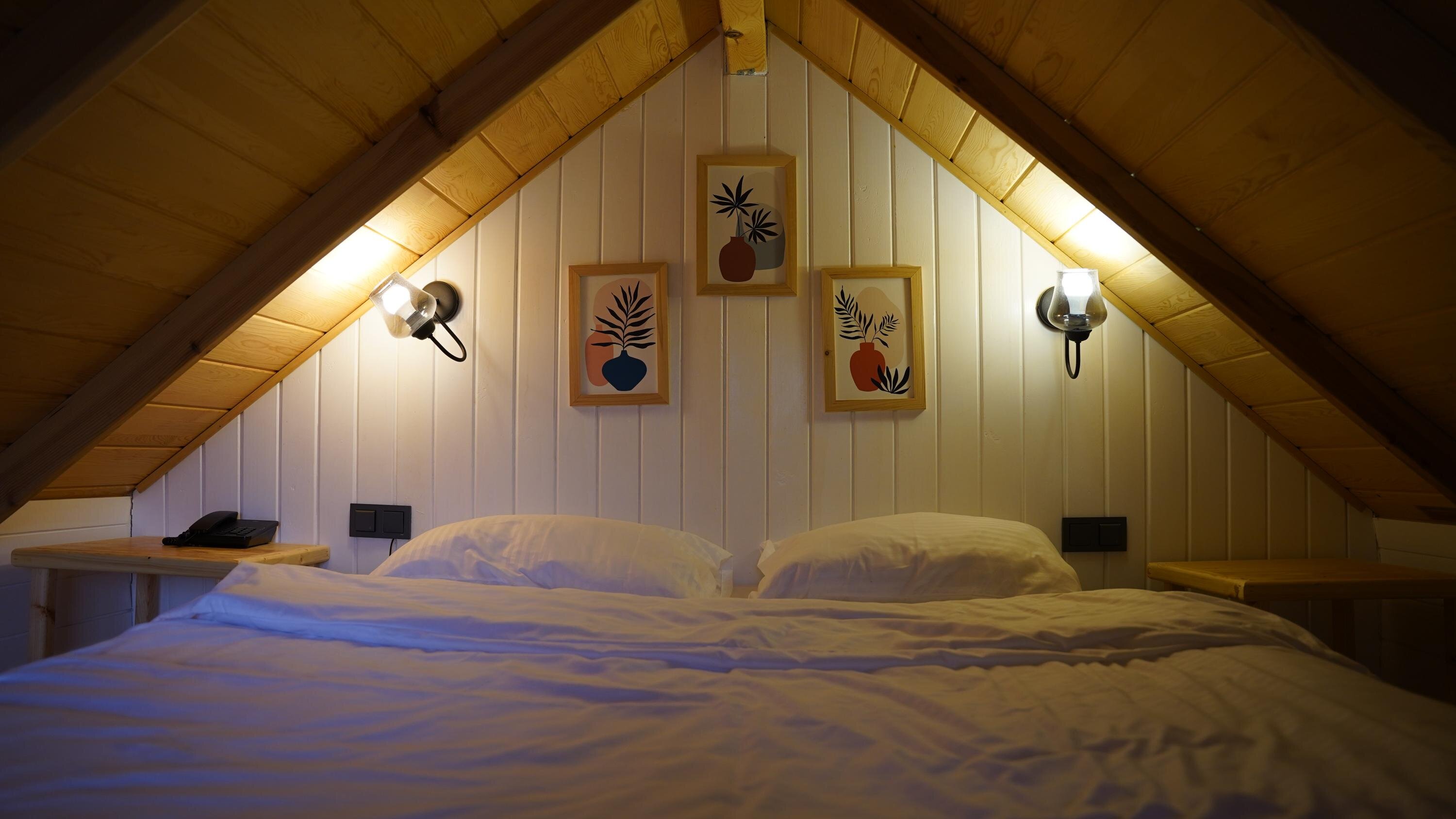 Pentalow Cabin · 15