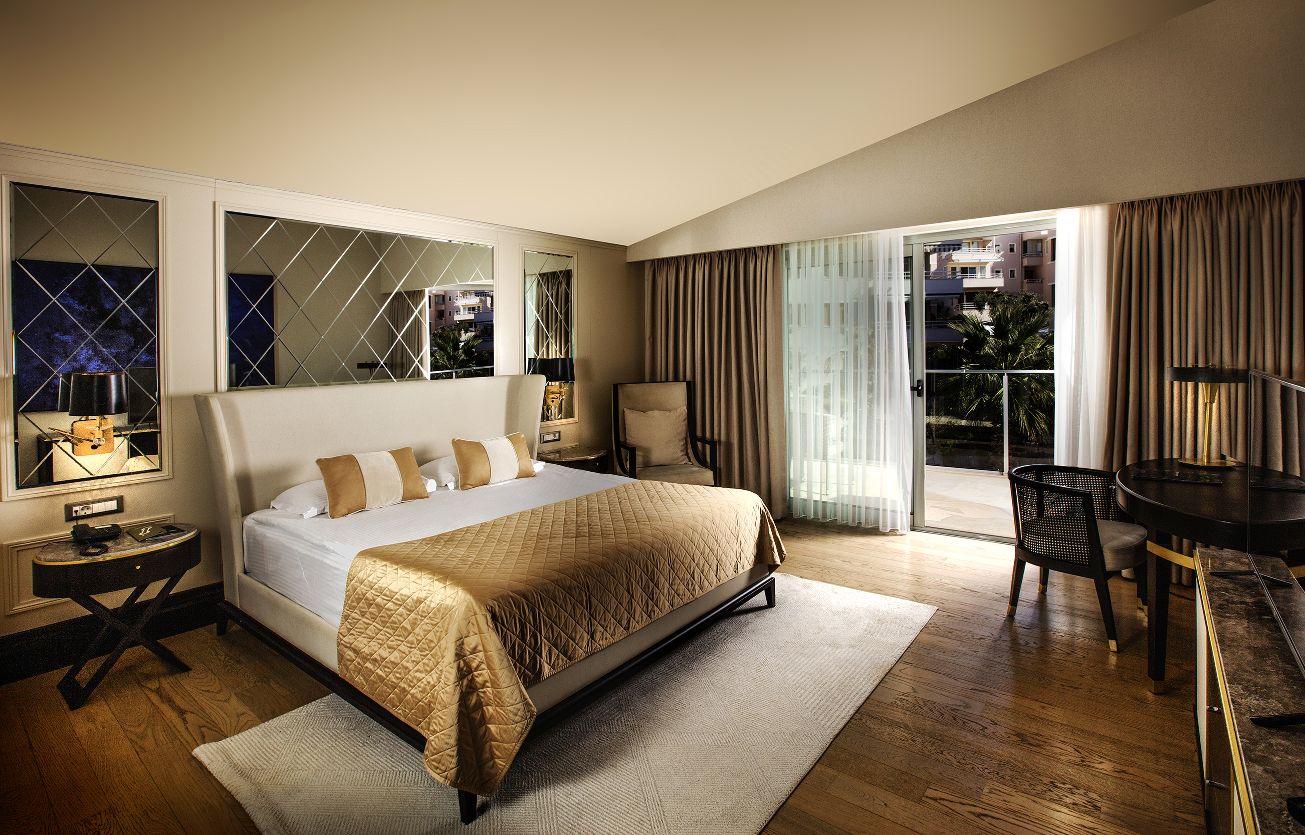 Charisma De Luxe Hotel