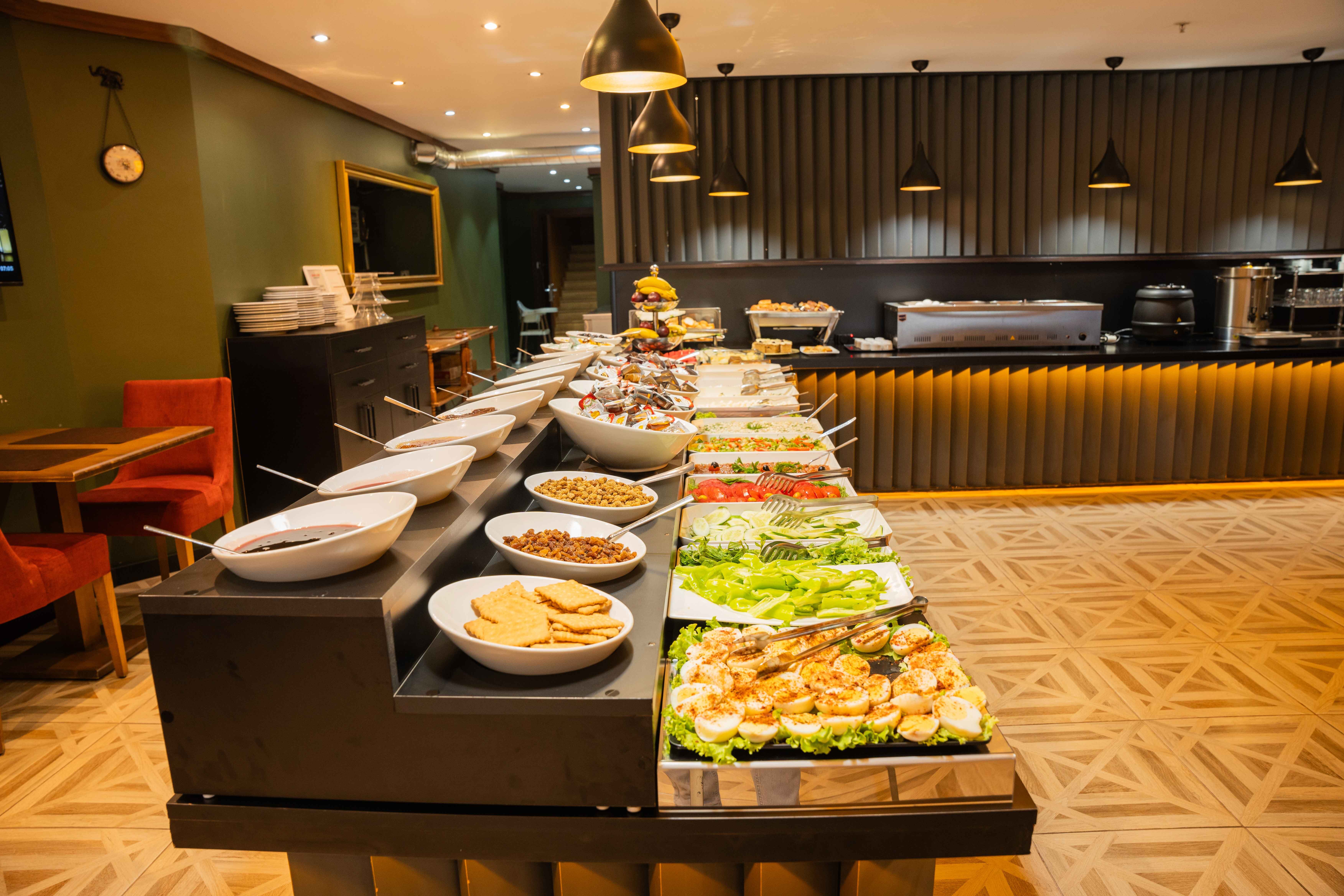 Boris Hotel · 8