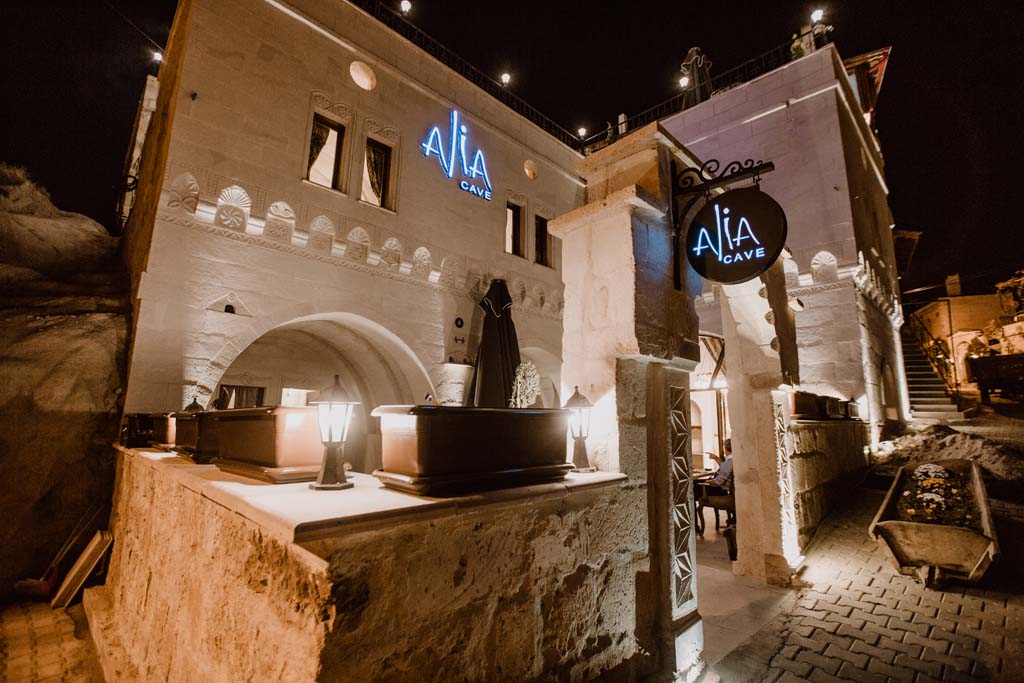 Alia Cave Otel