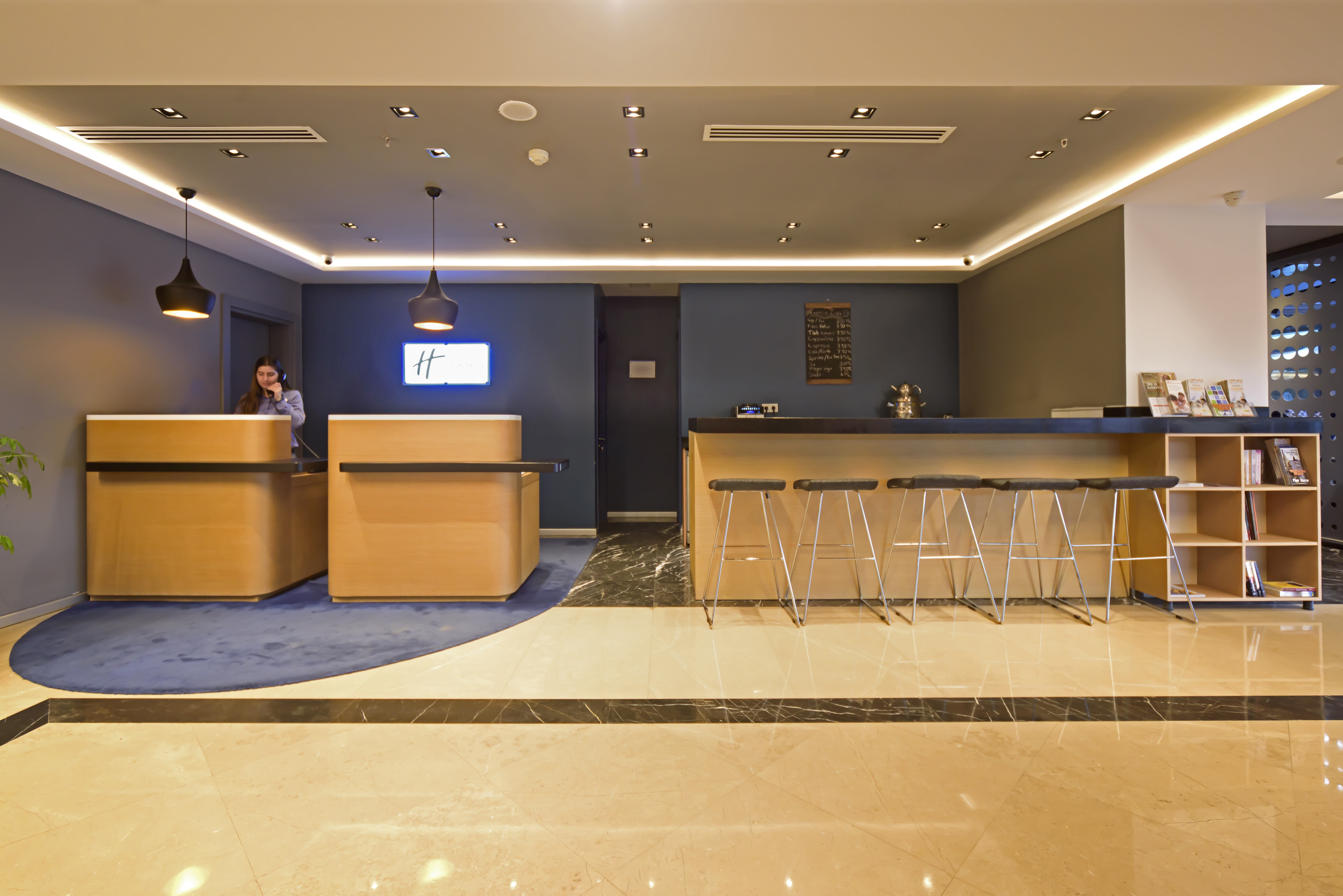Holiday Inn Express Altunizade · 5