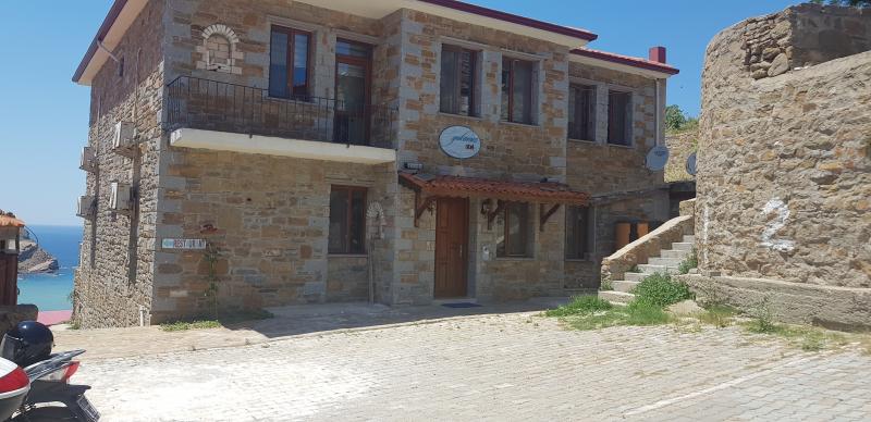 Yakamoz Otel Gökçeada