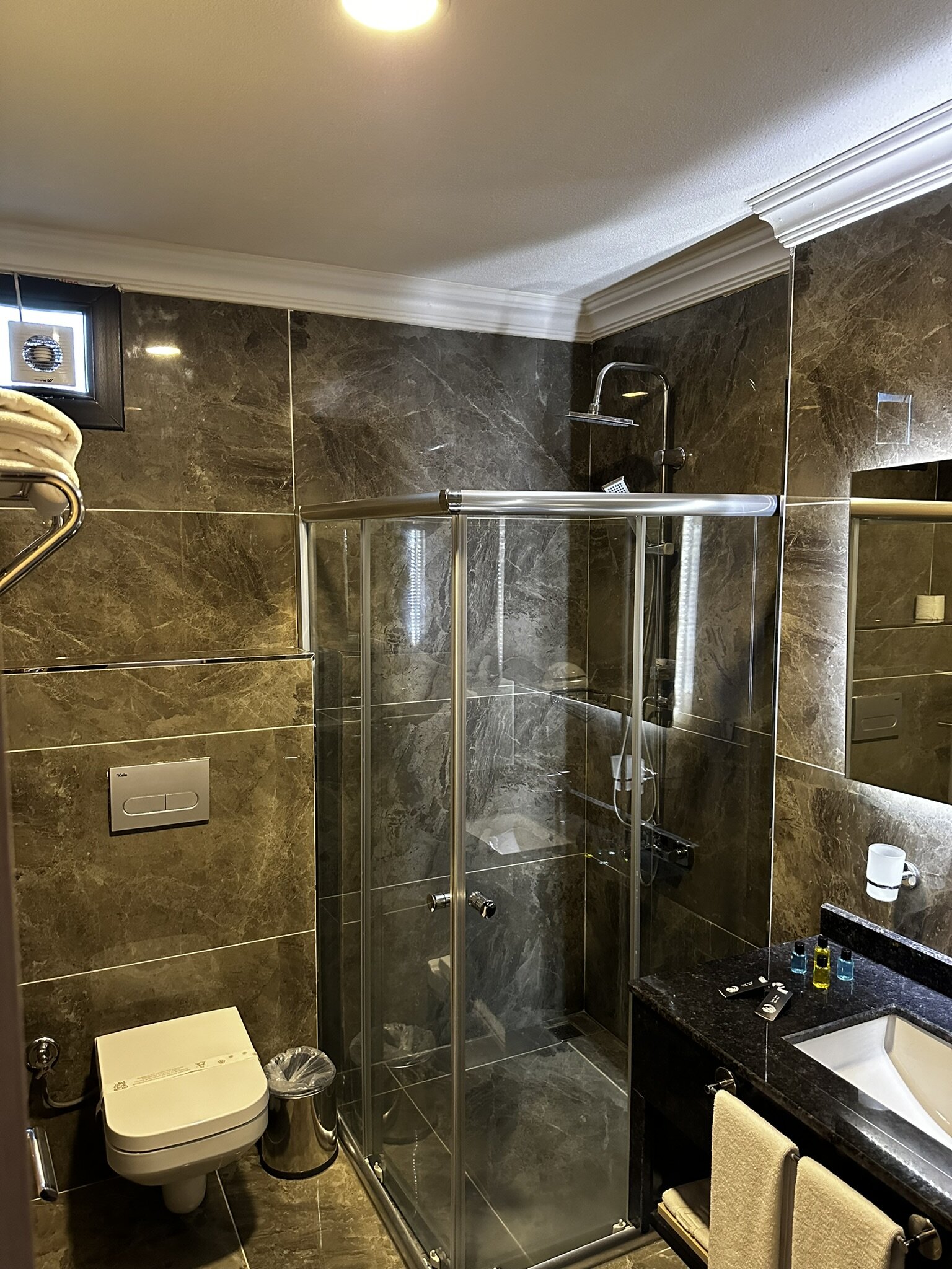 Avni Bey Otel