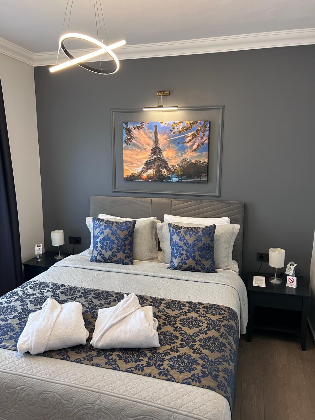 12 Rooms Boutique Hotel