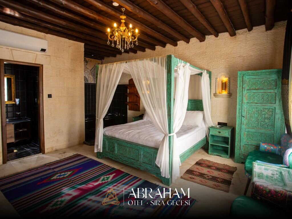 Abraham Otel · 12