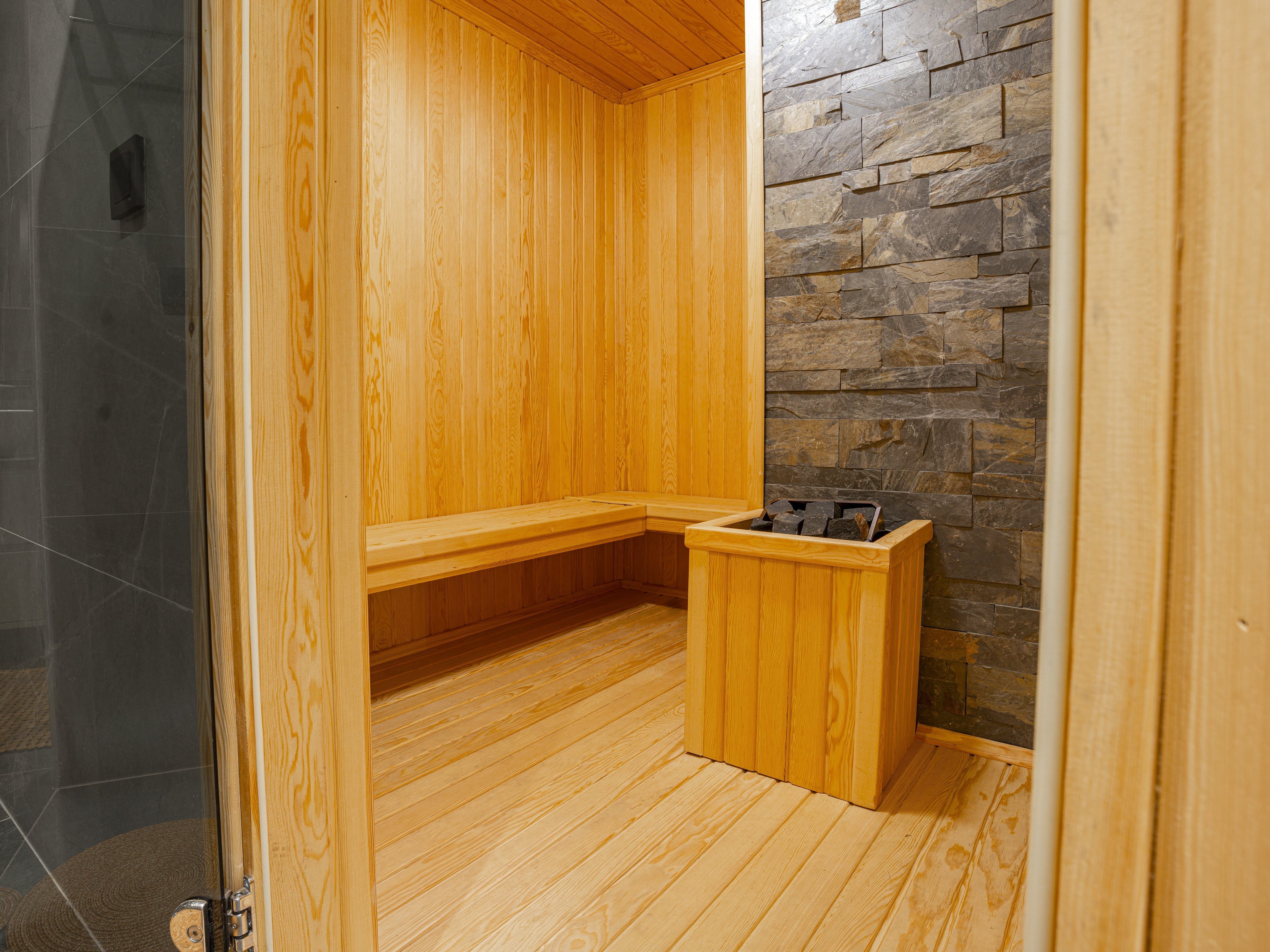 Roof River Suite