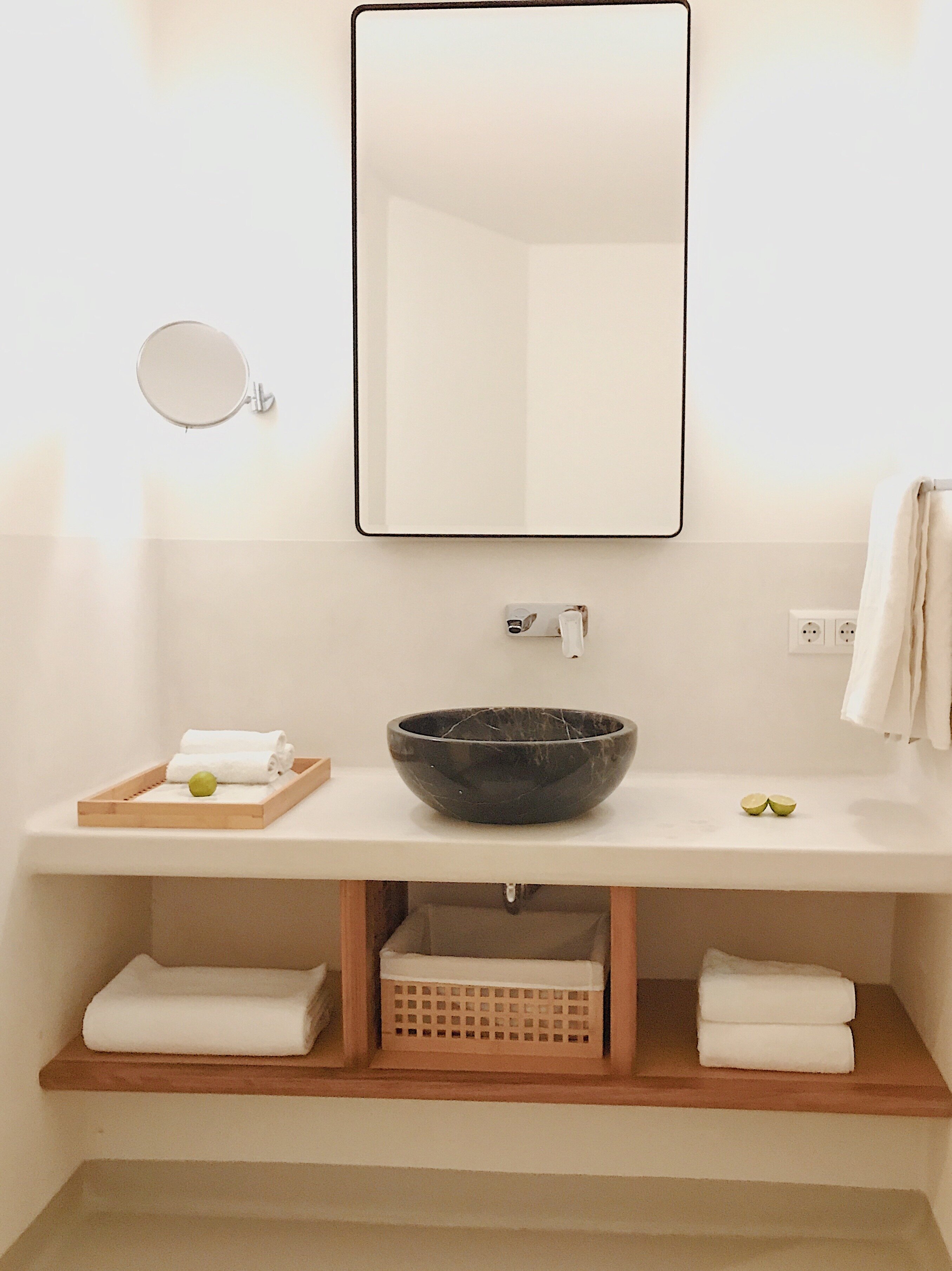 Pilos Suites