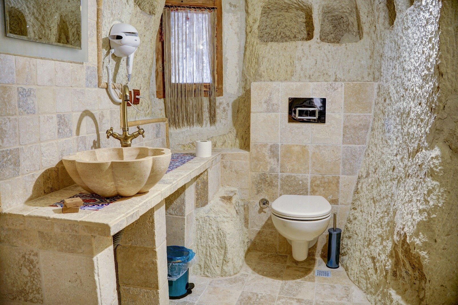 108 Melida Dubleks Cave Room