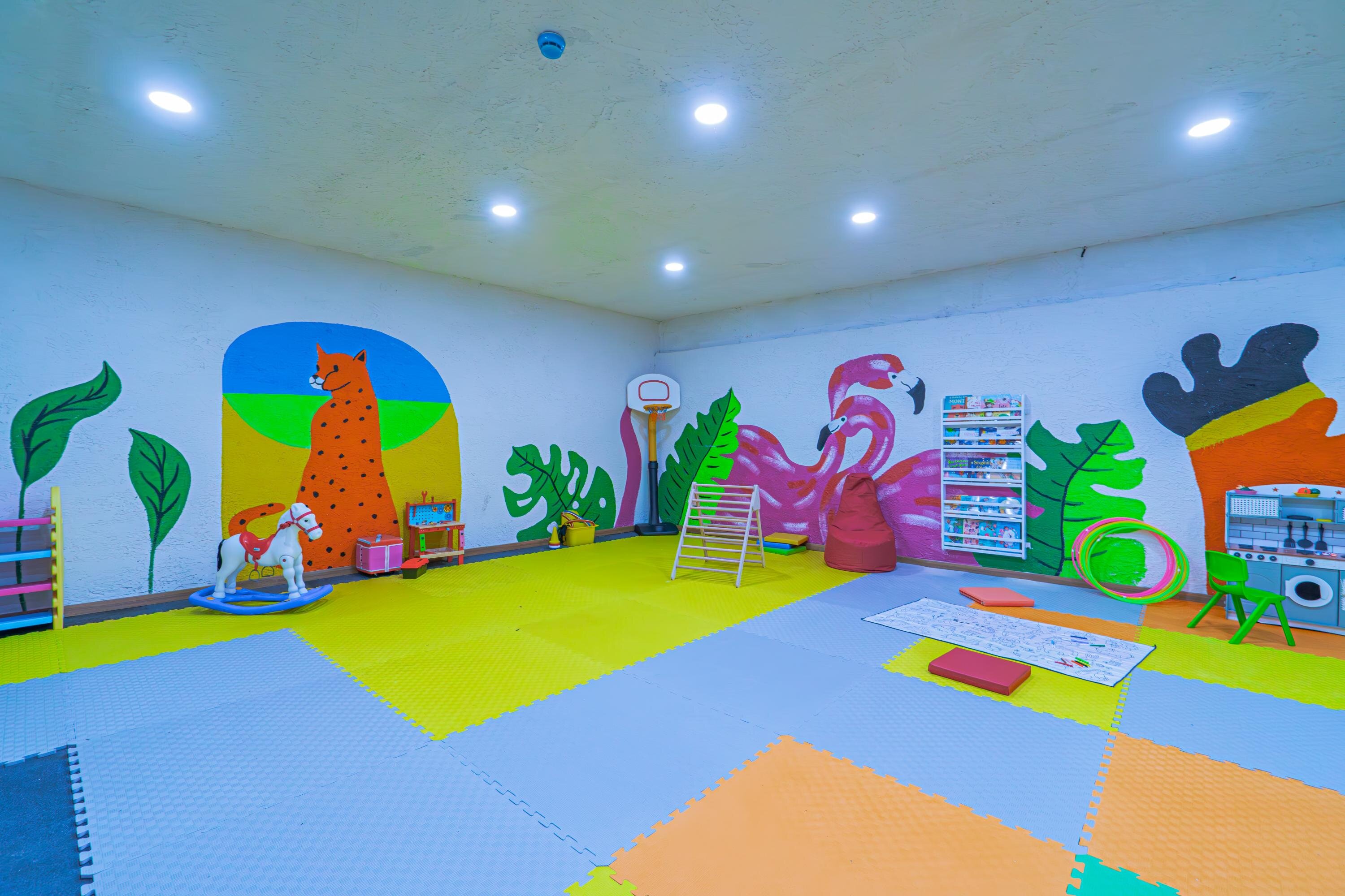 Enki Spinoza Resort Hotel