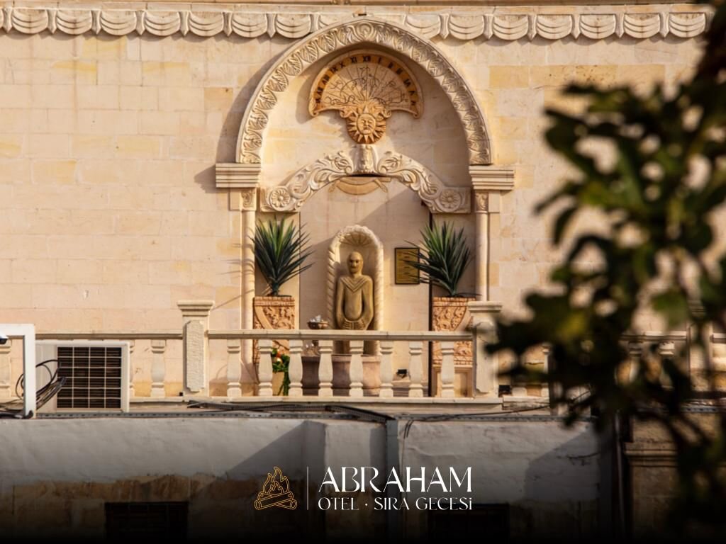 Abraham Otel · 11