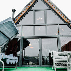 Aurora Bungalov · 2