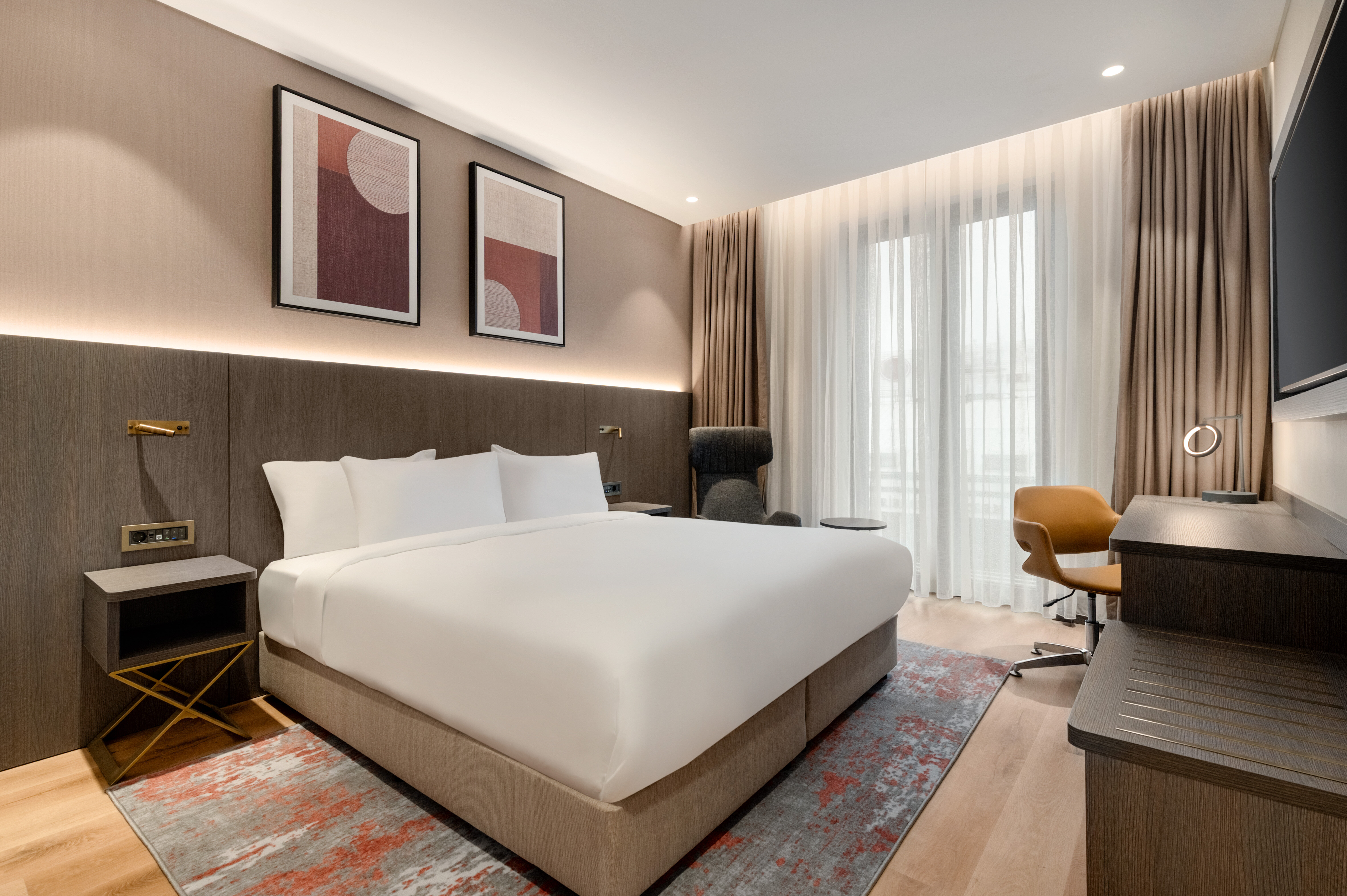 1 KING BED STANDARD ROOM