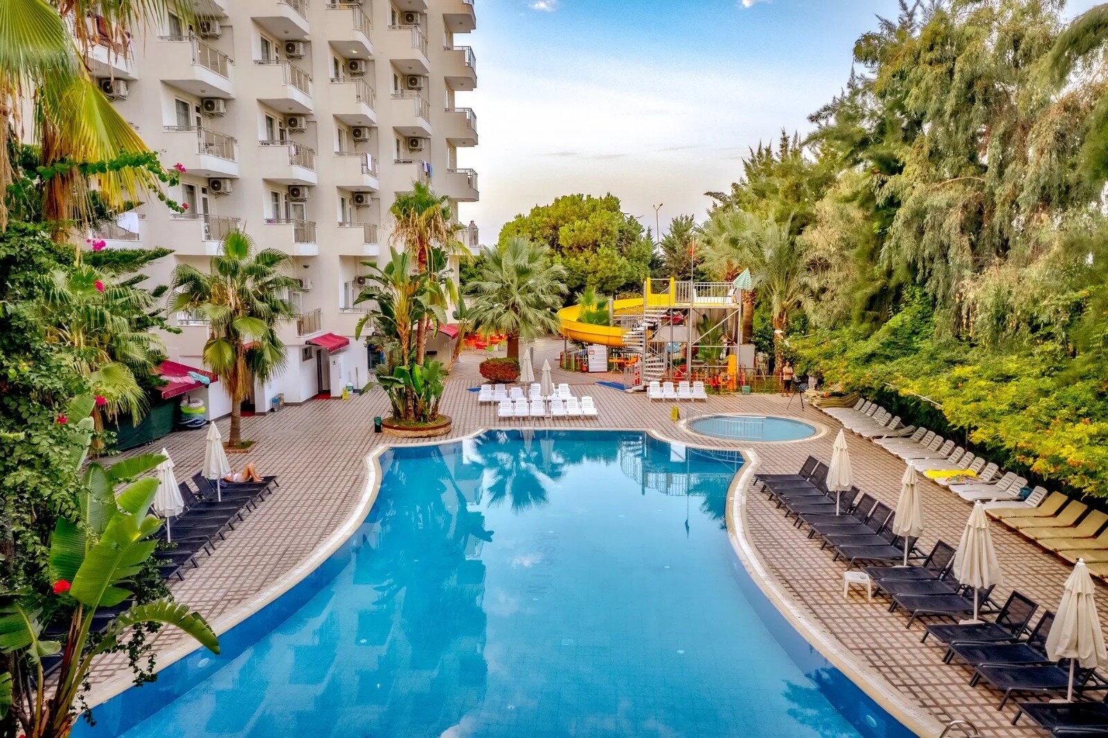 Asrın Beach Hotel · 4