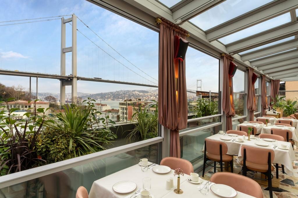 Crowne Plaza İstanbul Ortaköy Bosphorus · 3