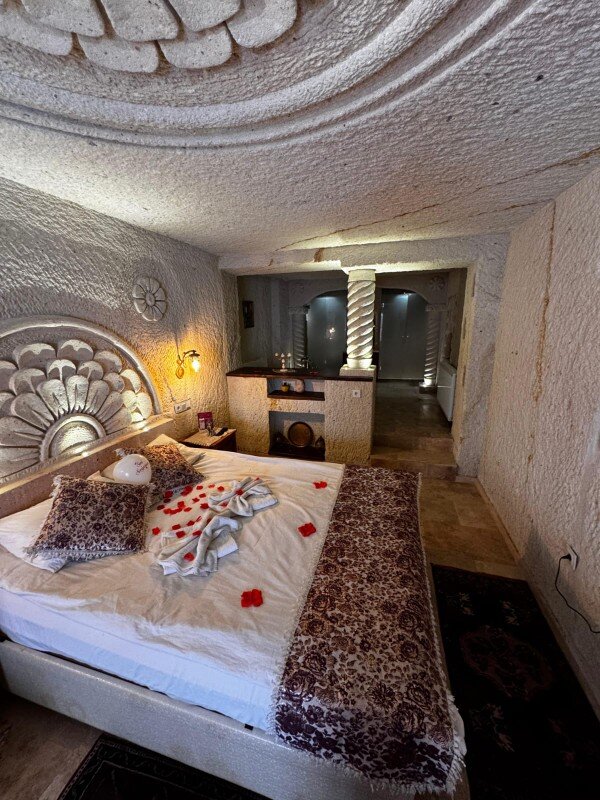 Queen Cave Balayı Odası (Jakuzili)