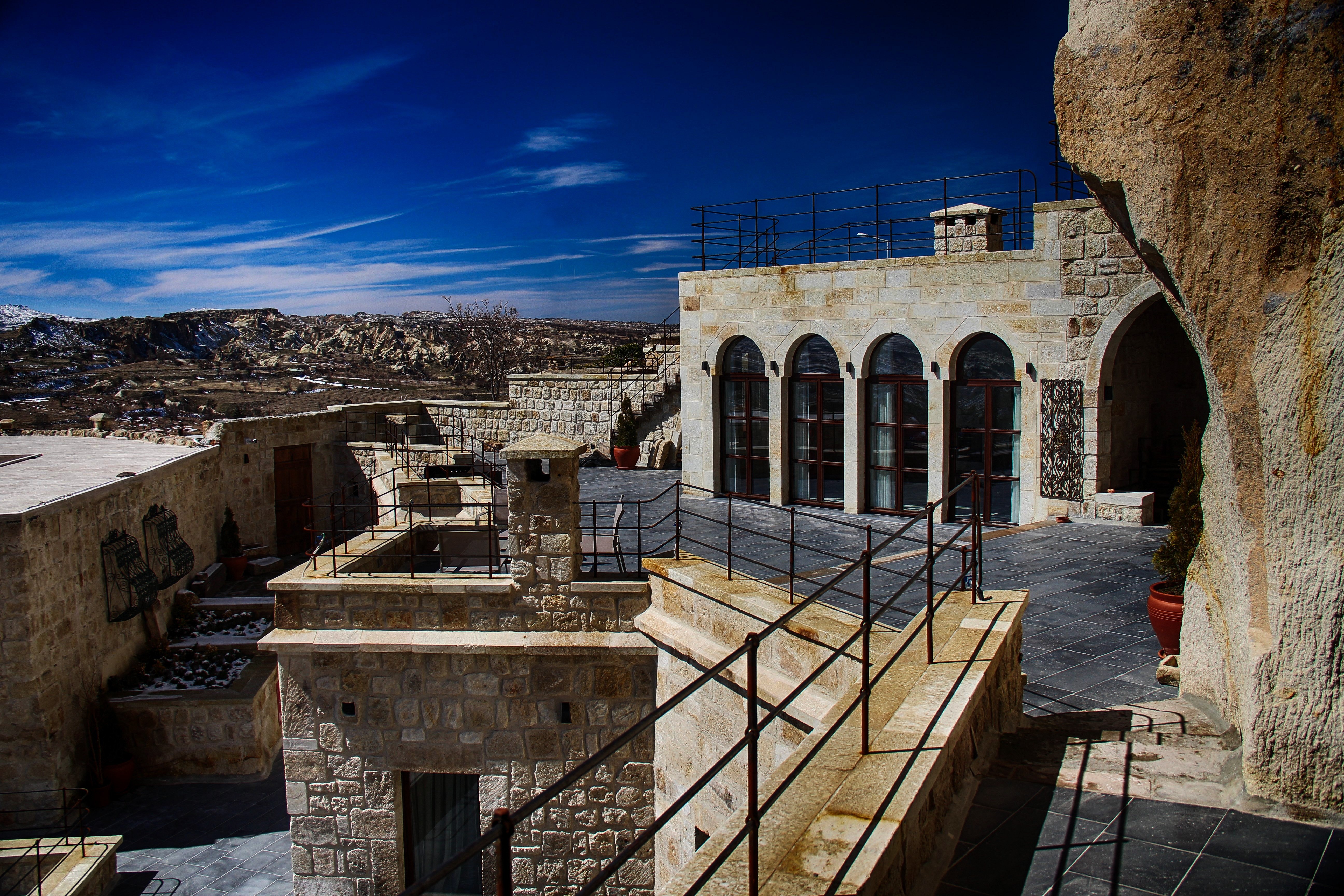 1811 Cave Hotel