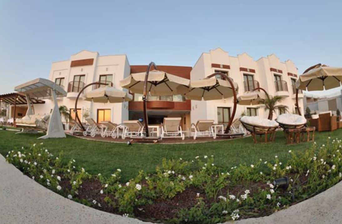 Small Beach Hotel