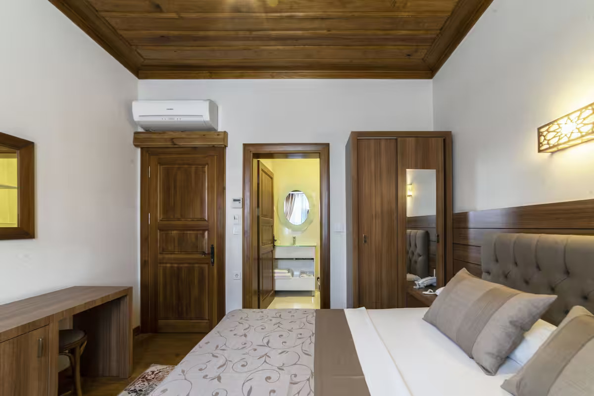 Economy Room