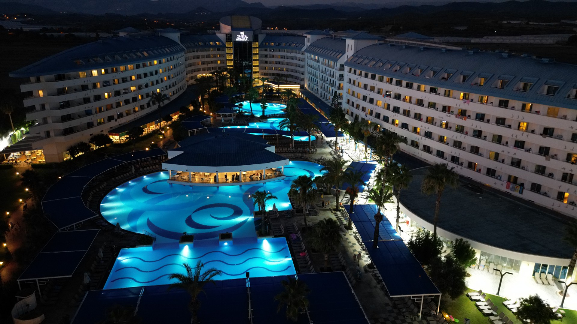 Crystal Admiral Resort Suites & Spa