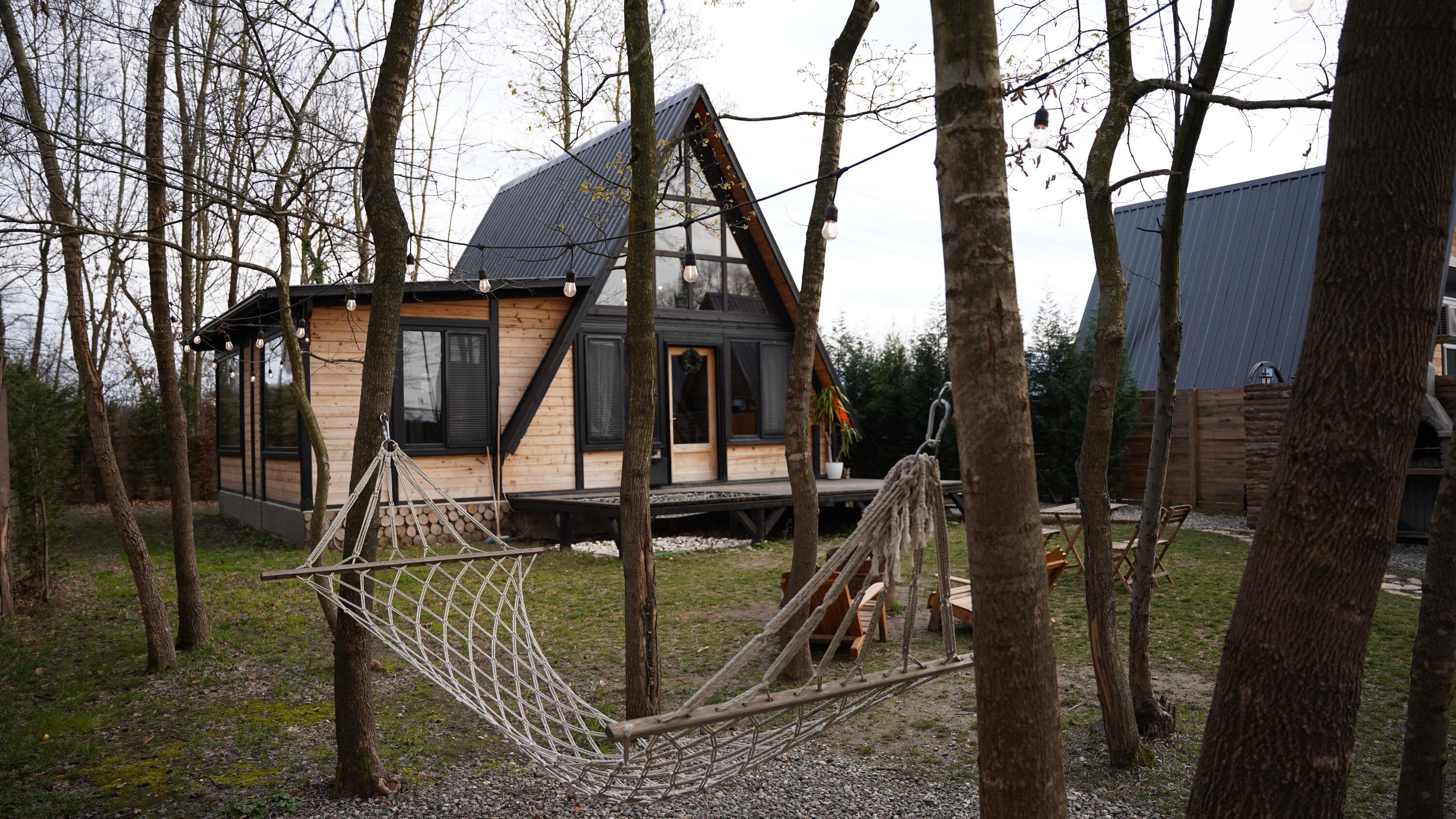 Pentalow Cabin · 25