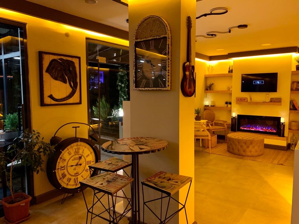 L`opera Deluxe Hotel