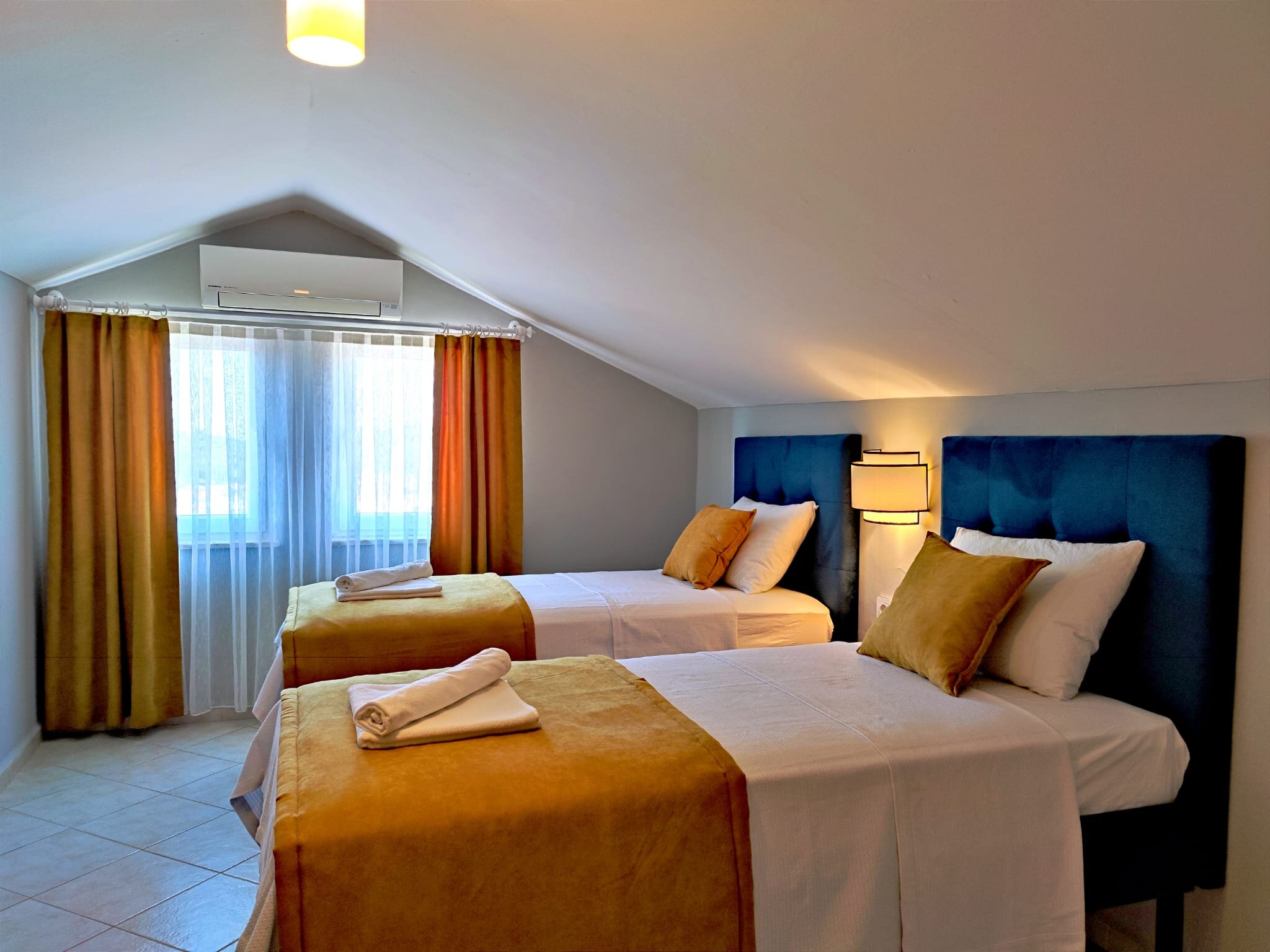 Gold Lion Hotel