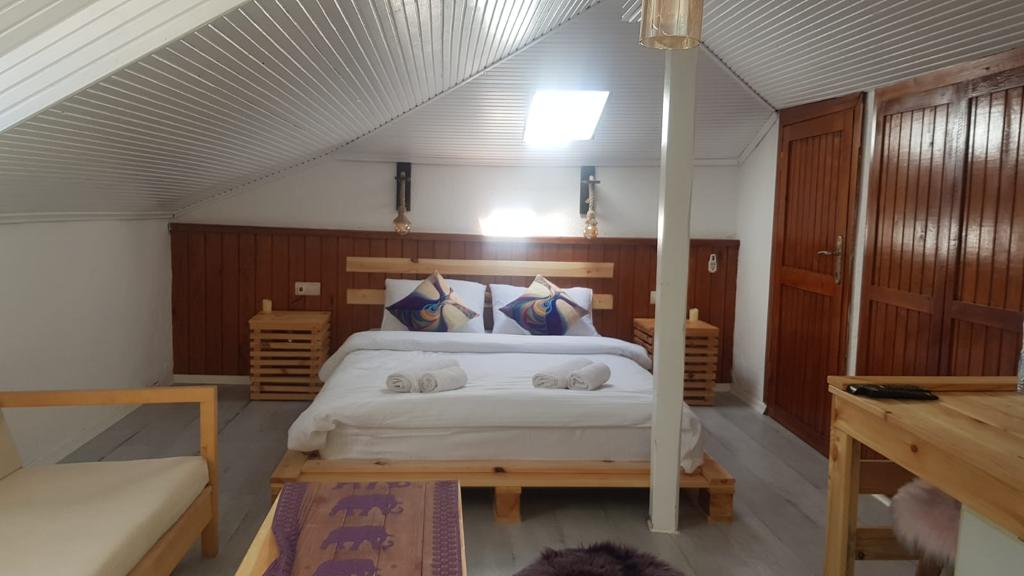 Roof Penthouse Room