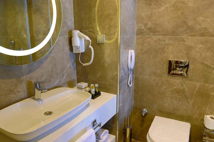 B Business Hotel Spa
