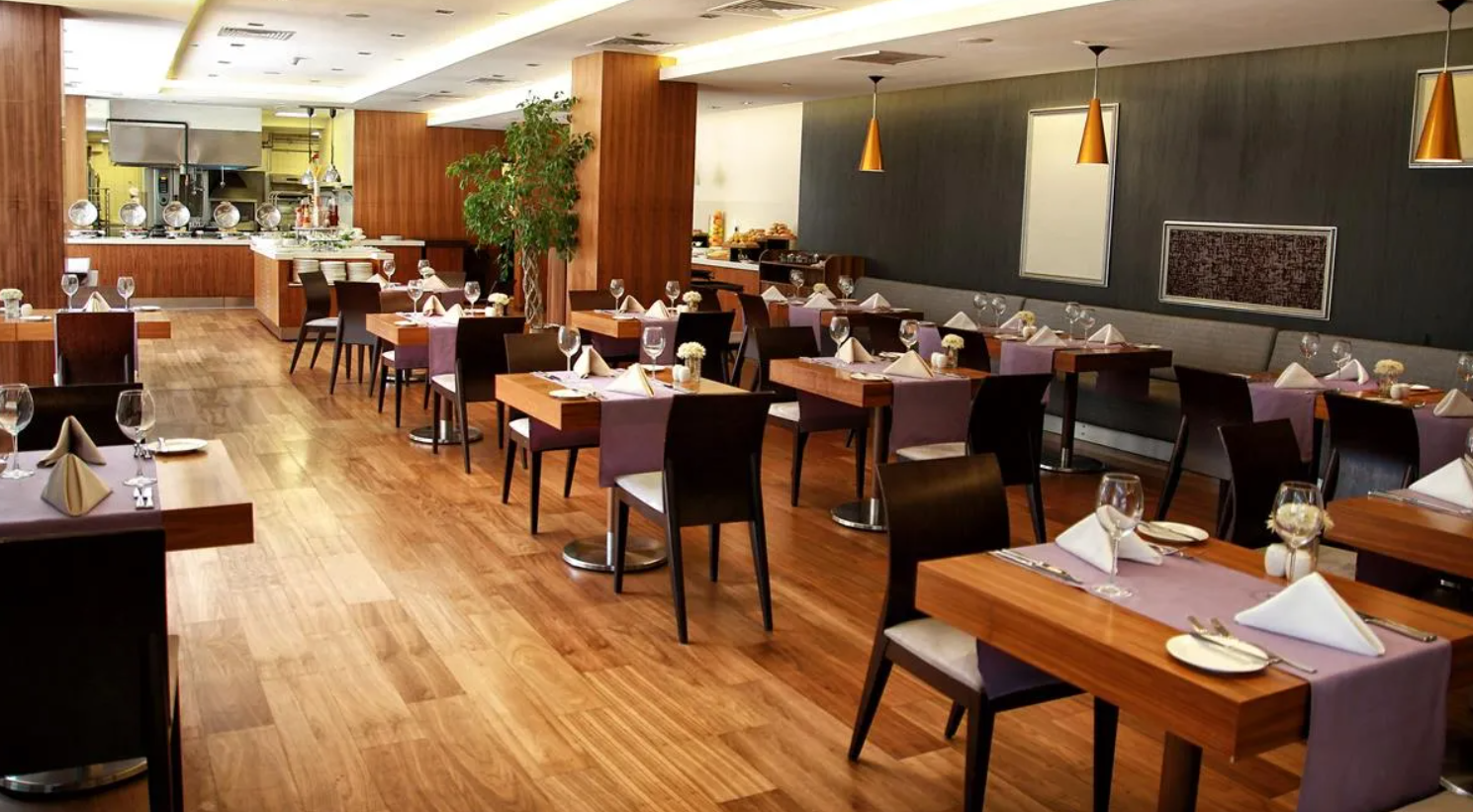Crowne Plaza İstanbul Harbiye · 53