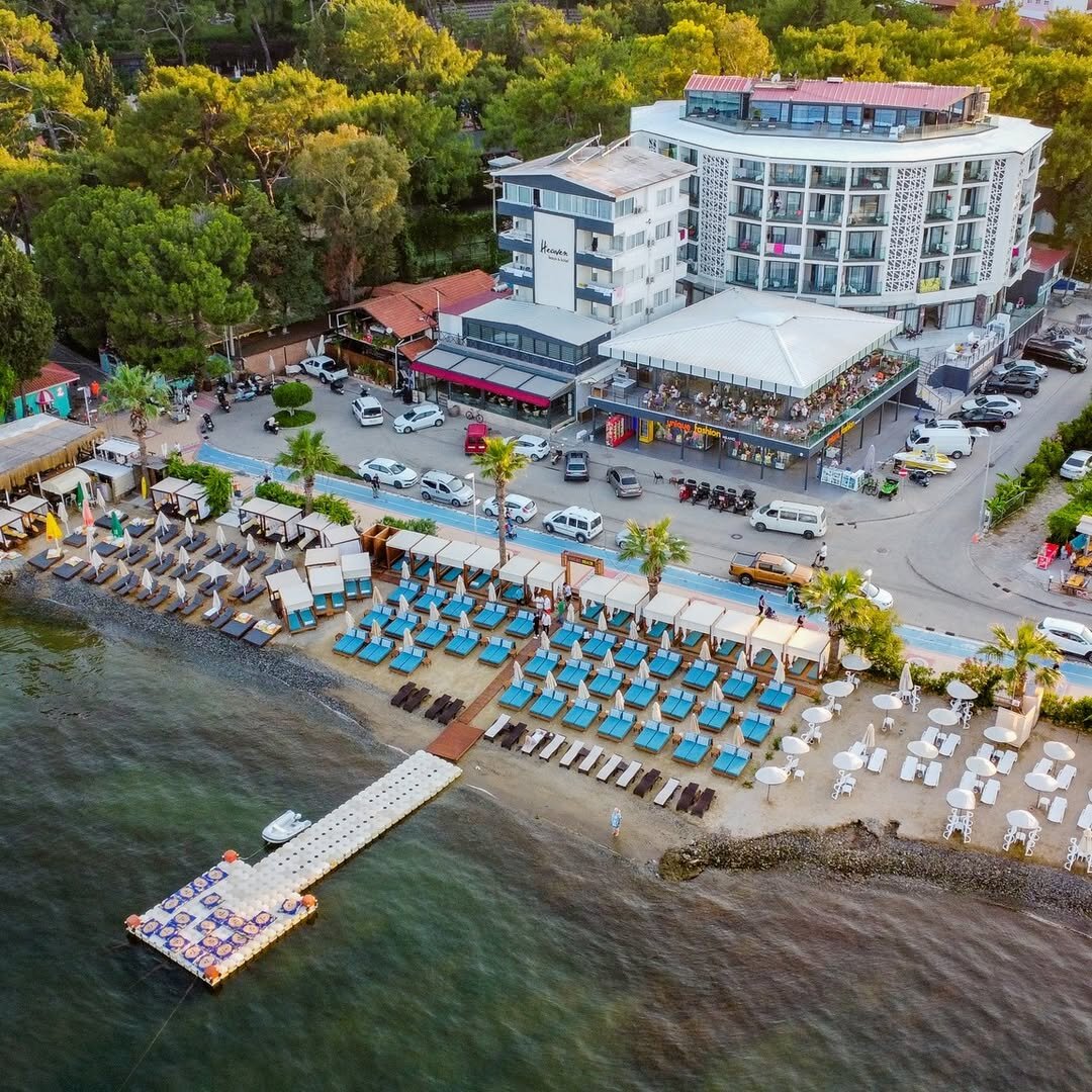 Class Unique Beach Hotel +13