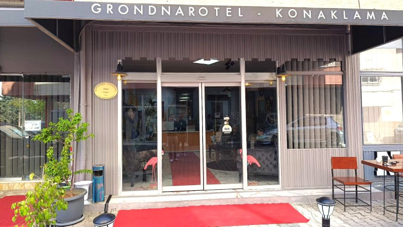 Grond Nar Konaklama